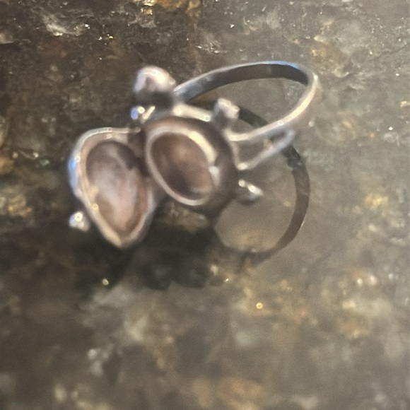 SHINY SILVER METAL TURTLE RING WITH OPENING SHELL | APPROXIMATELY SIZE 7.0 – 7.5 - Picture 2 of 4